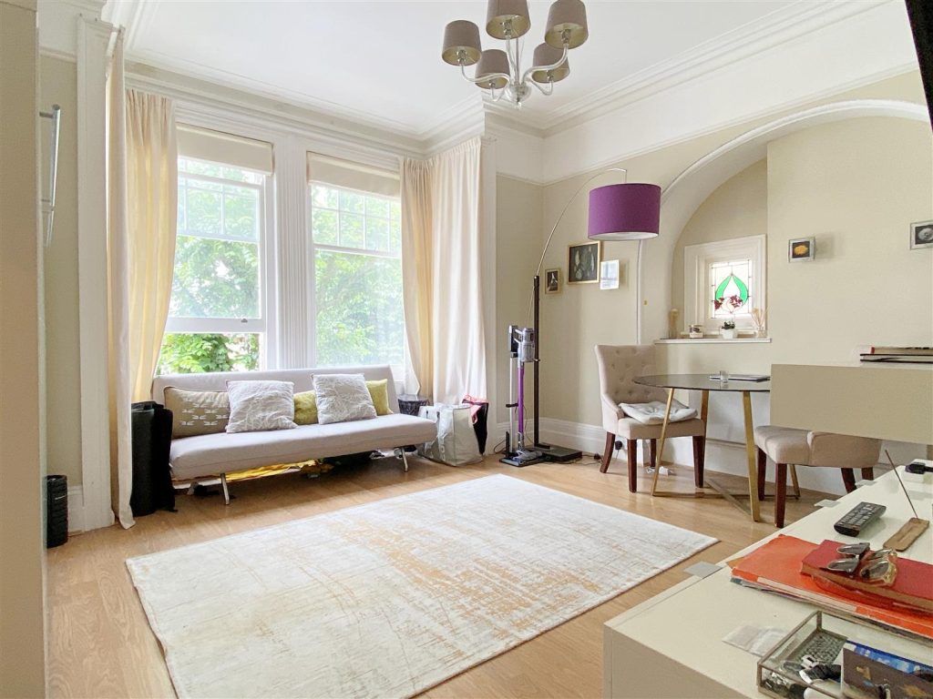 Cambridge Road – Superb Location