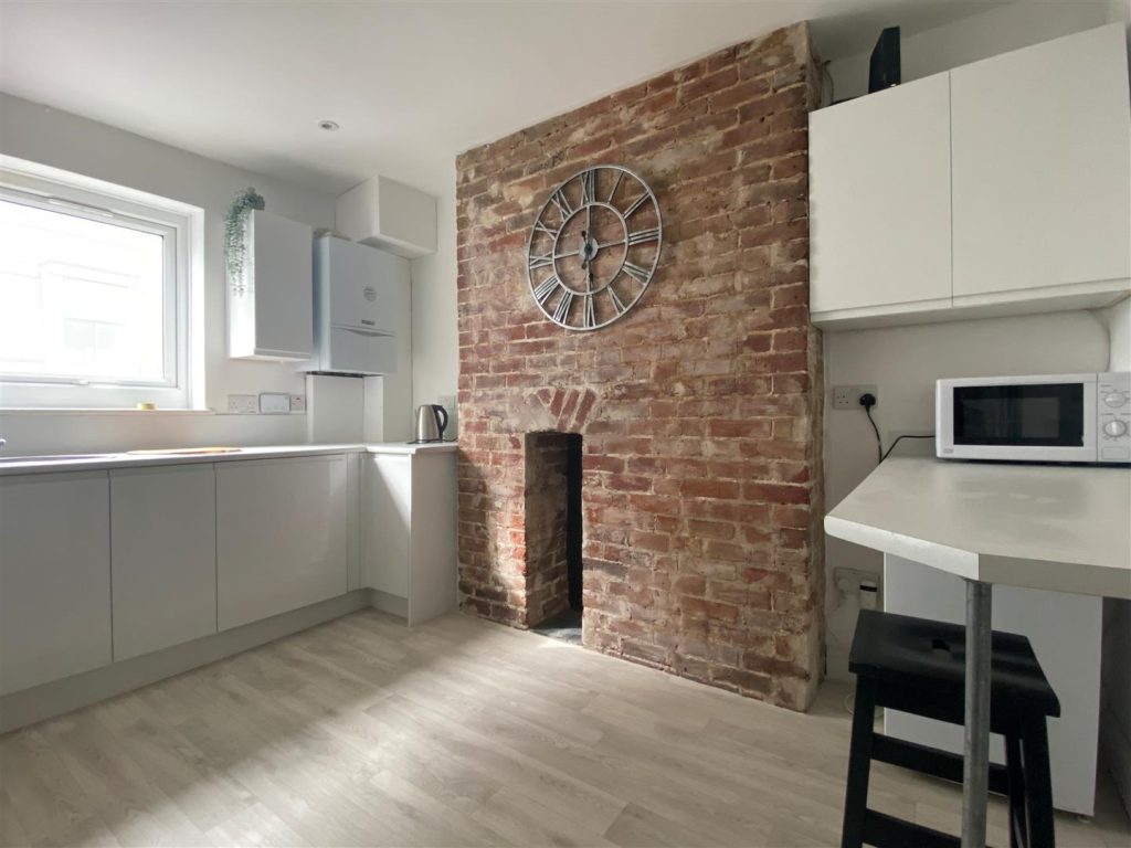 London Road – Smart & Spacious