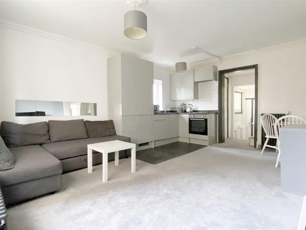 Palmeira Square – Excellent Location