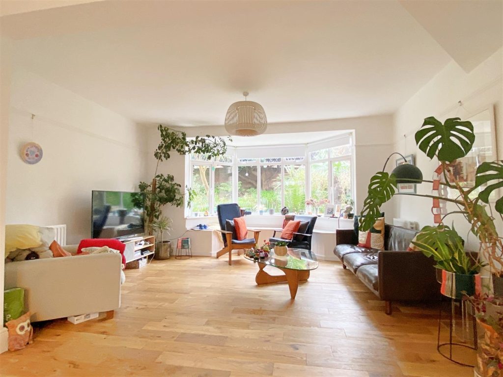Davigdor Road – Spacious & Versatile