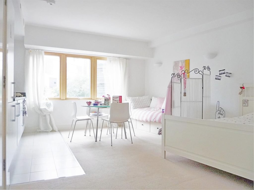 Stroudley Road – Modern Studio