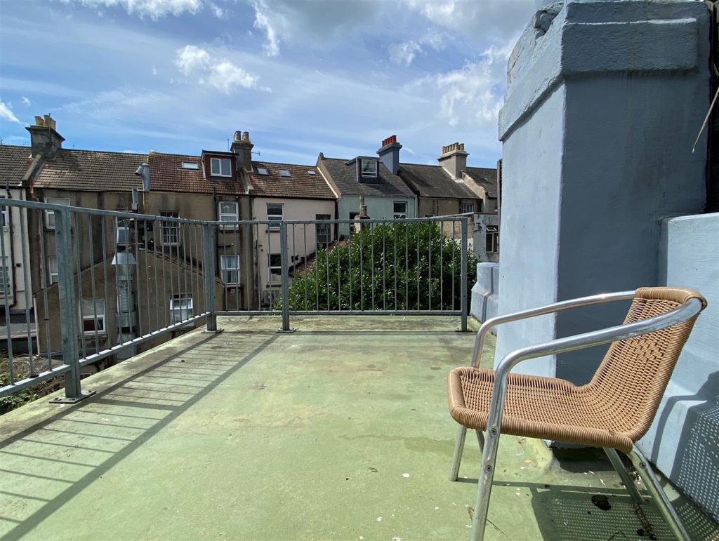 Beaconsfield Road – Patio & Roof Terrace