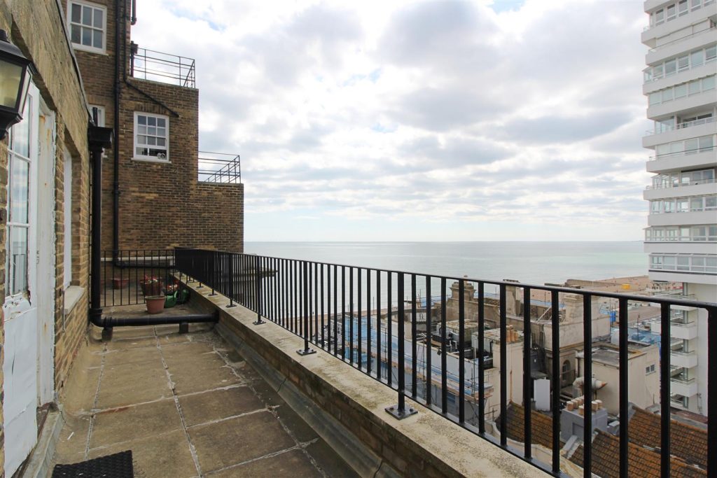 Kings Road – Balcony with Sea View