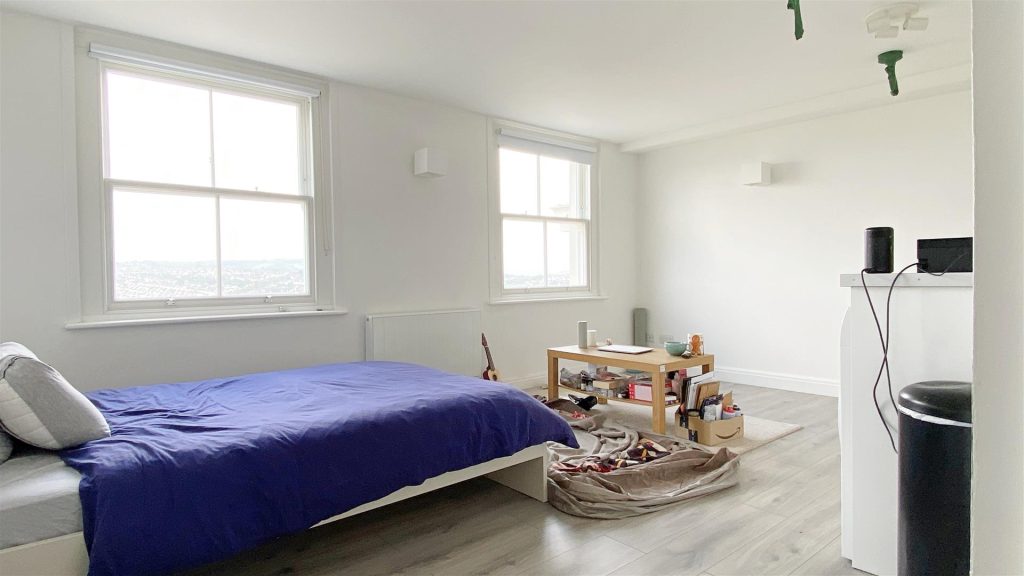 Buckingham Place – Modern Studio