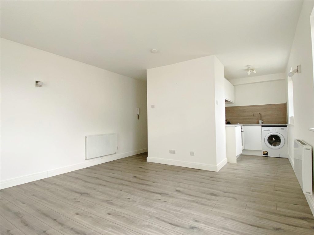 Howard Place – Modern Studio