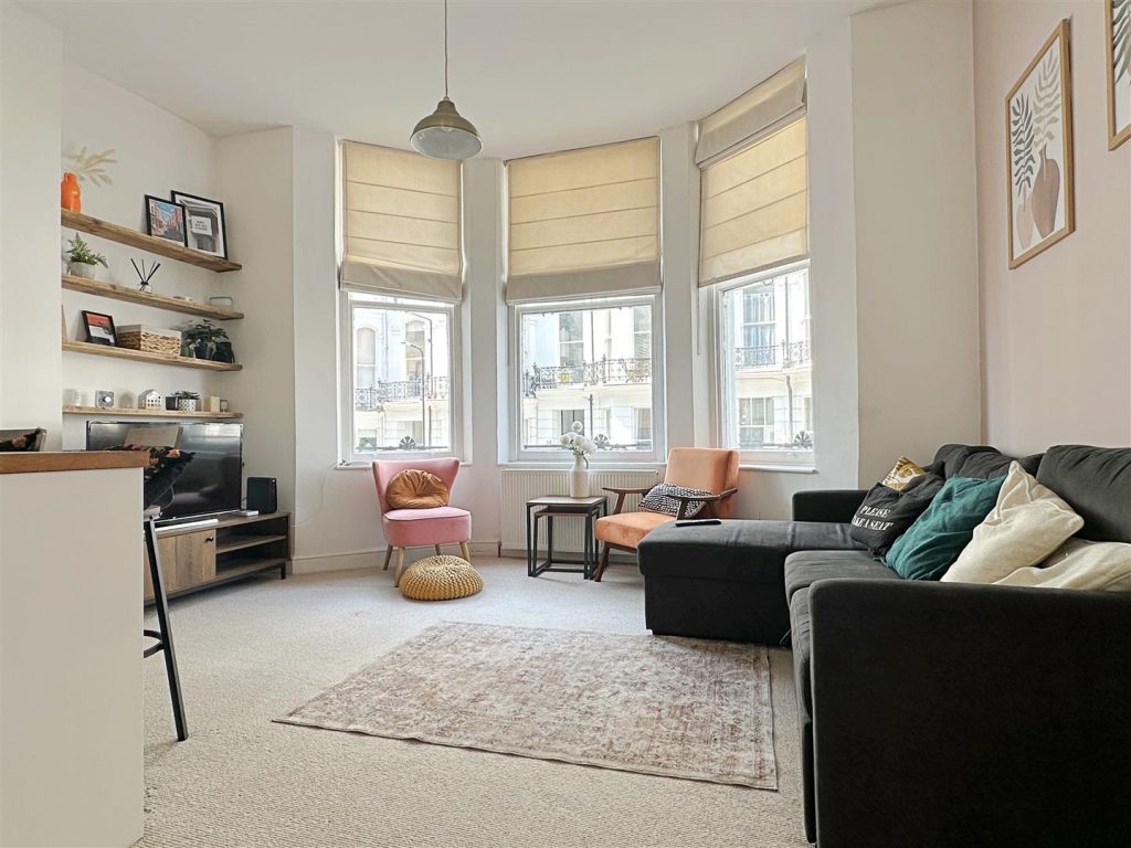 St. Michaels Place – High Ceilings