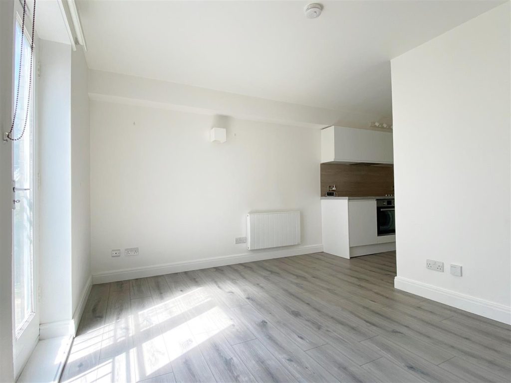 Howard Place – Modern Studio
