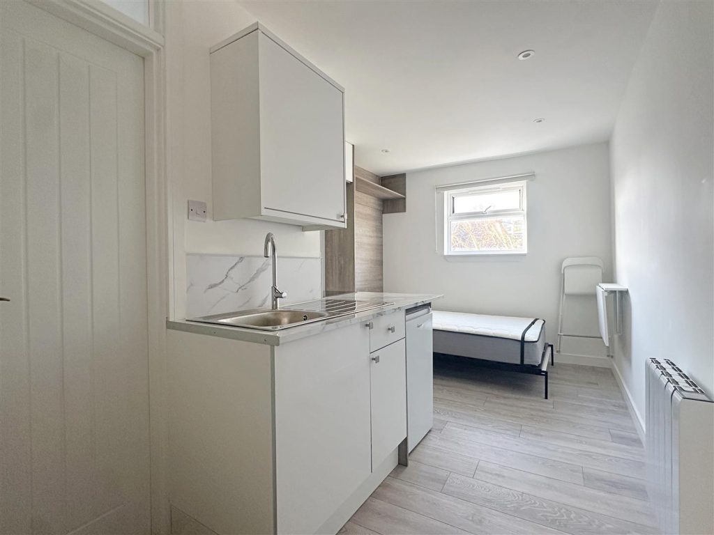 Lansdowne Place – Modern Studio