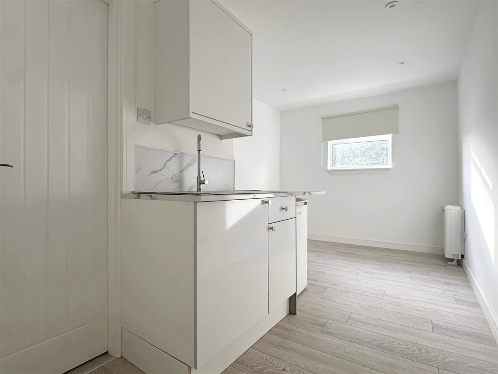Lansdowne Place – Modern Studio