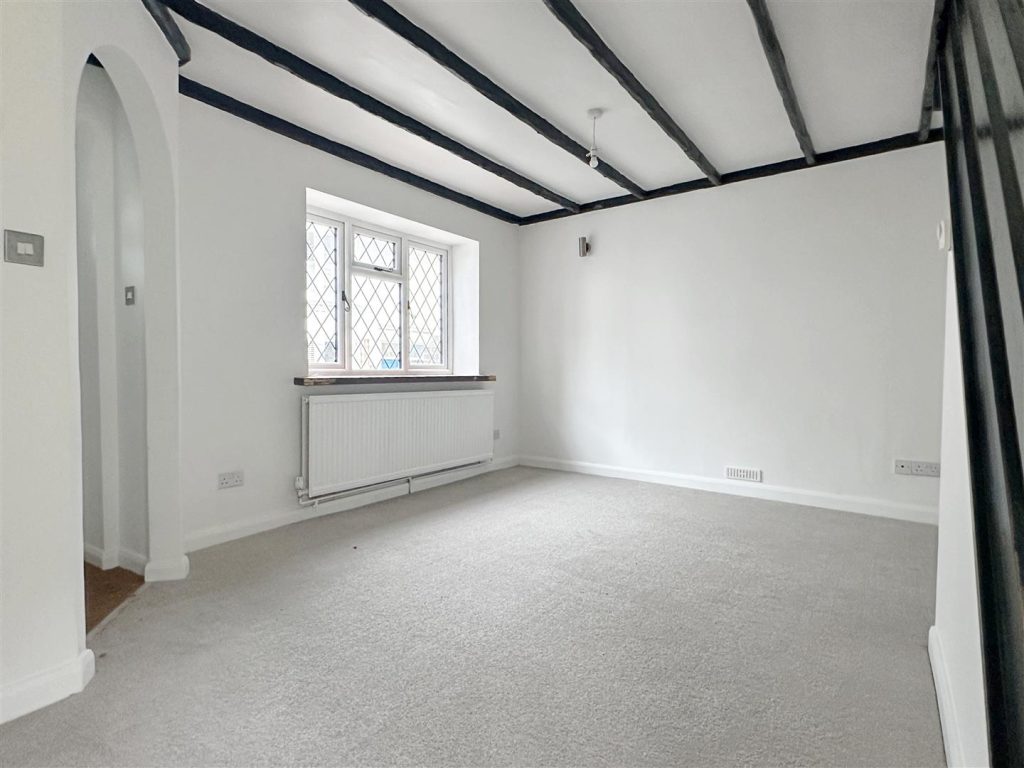 Middle Road – 17th Century Building