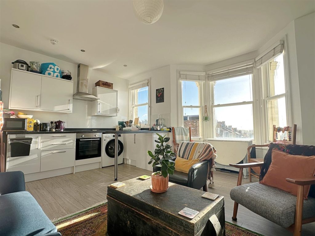 Eastern Road – Sea View