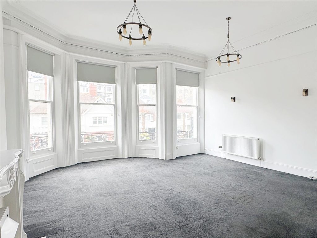 35 Holland Road – Newly Refurbished