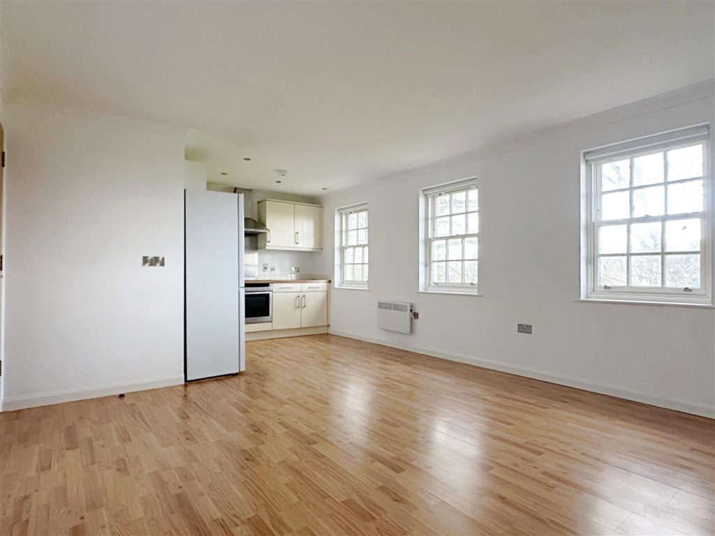 Warwick Road – Quiet Location