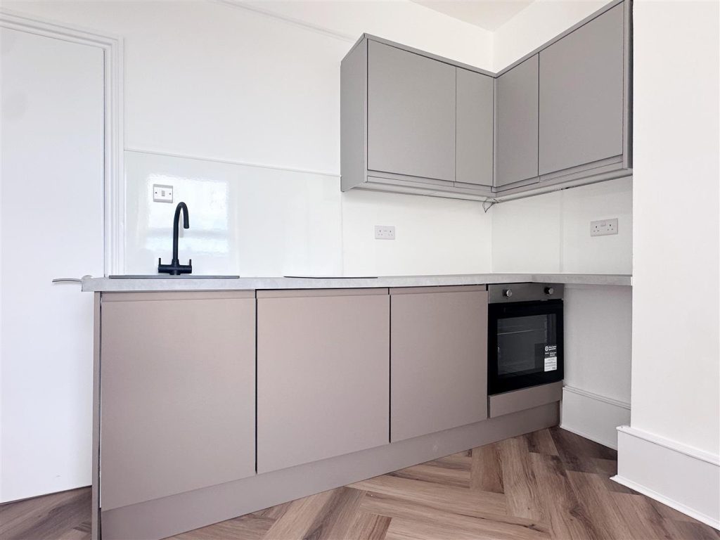 Lansdowne Place – Modern Studio